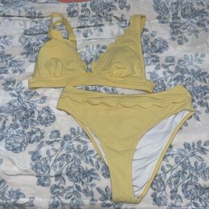 Cupshe Yellow scalloped swim set